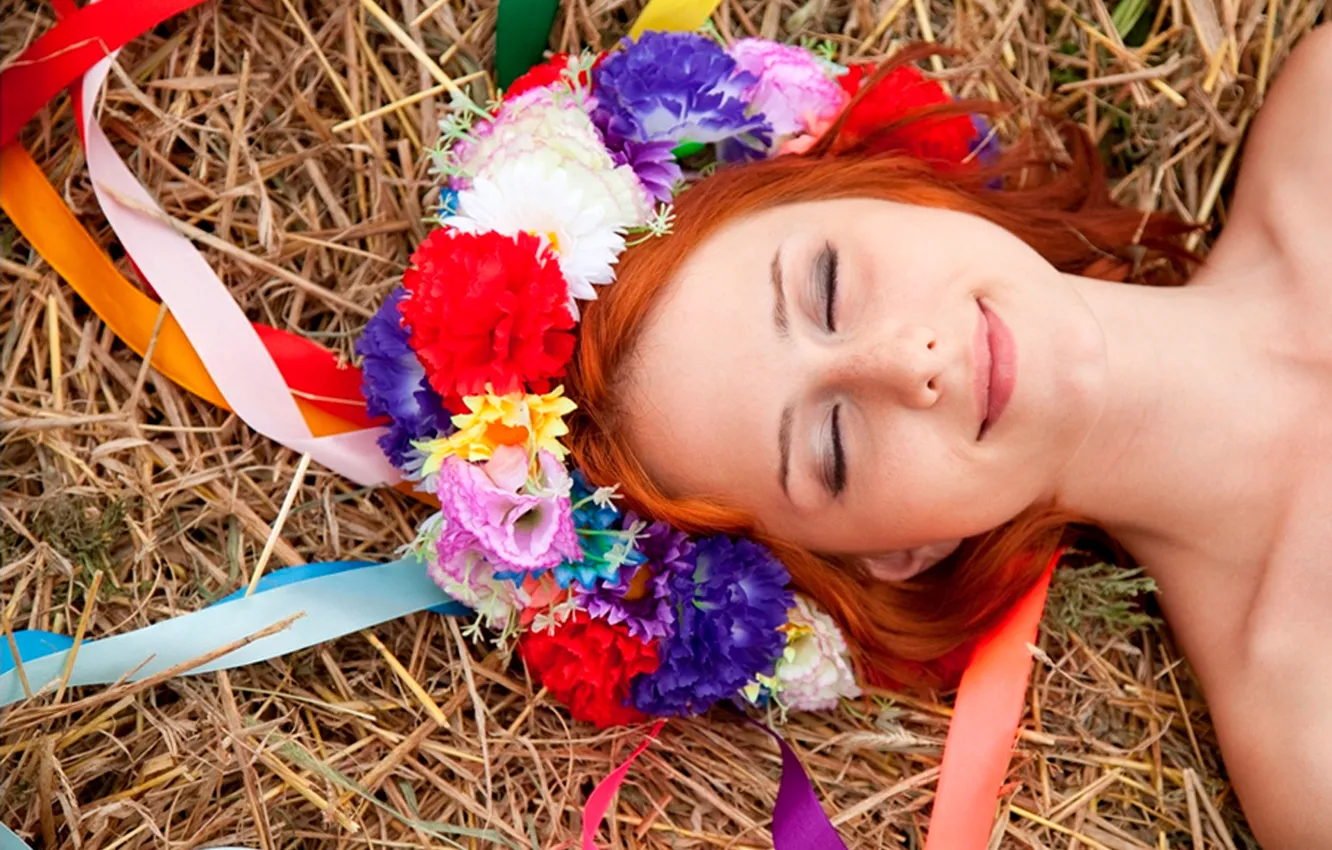 Photo wallpaper face, hay, lies, wreath, redhead, face, smiling, closed eyes