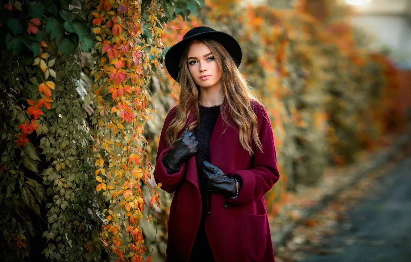 Photo wallpaper autumn, leaves, portrait, hat, makeup, hairstyle, gloves, brown hair