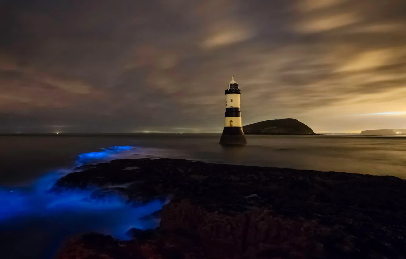 Photo wallpaper sea, rocks, lighthouse, Wales, Trwyn Du Lighthouse