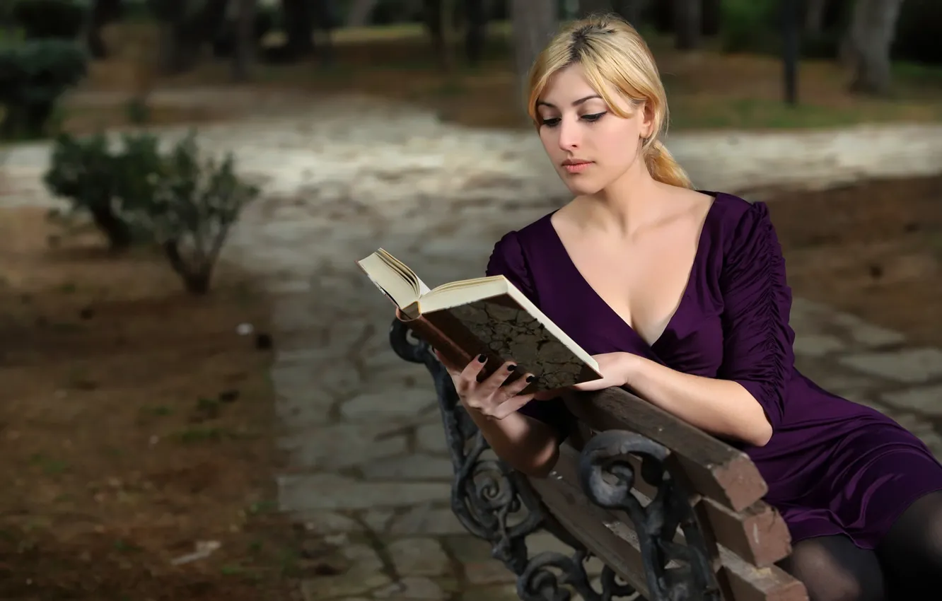 Photo wallpaper girl, Park, book
