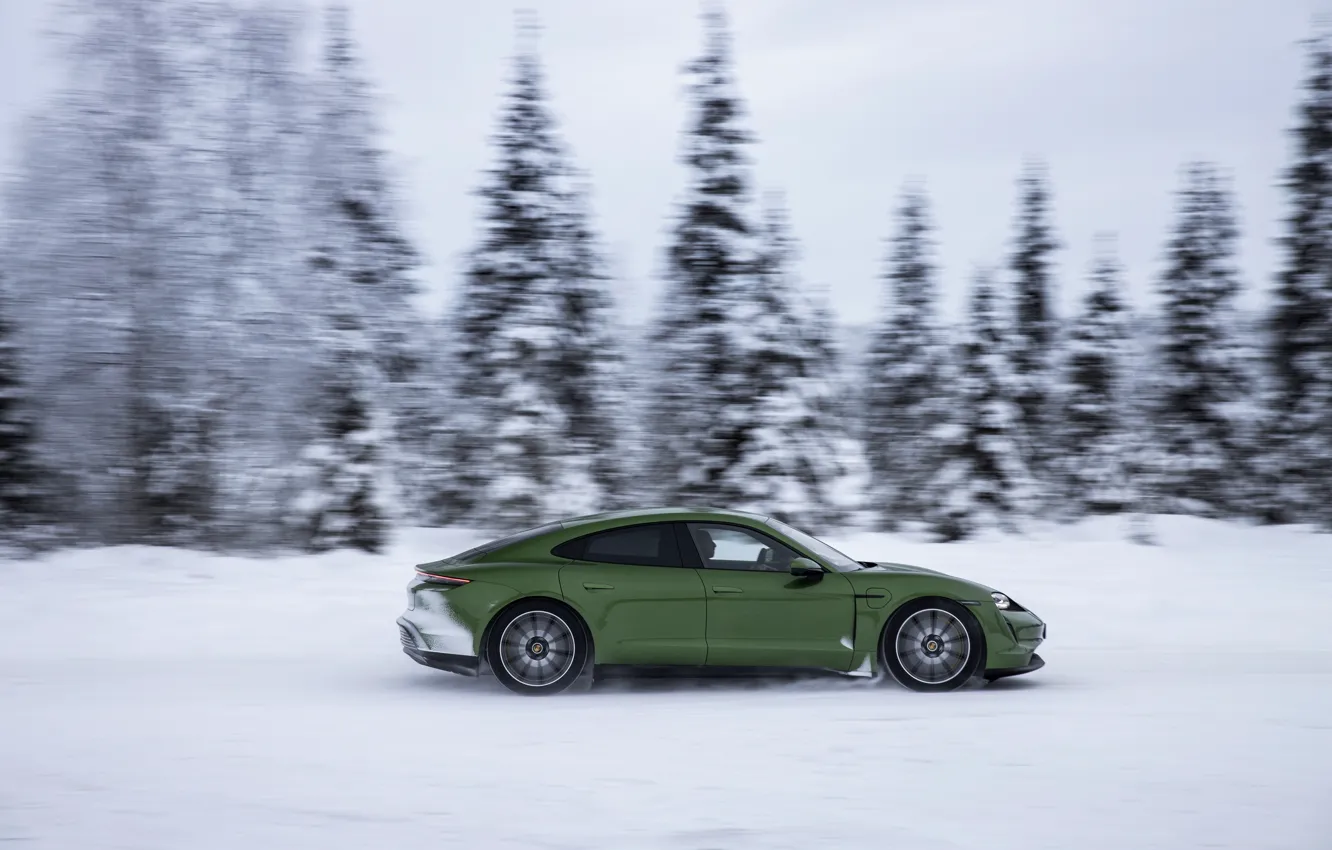 Photo wallpaper snow, green, movement, Porsche, in profile, 2020, Taycan, Taycan 4S