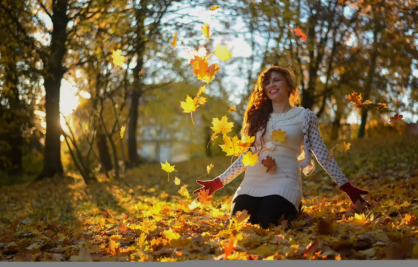 Photo wallpaper autumn, leaves, girl, laughter, Miss Froggi