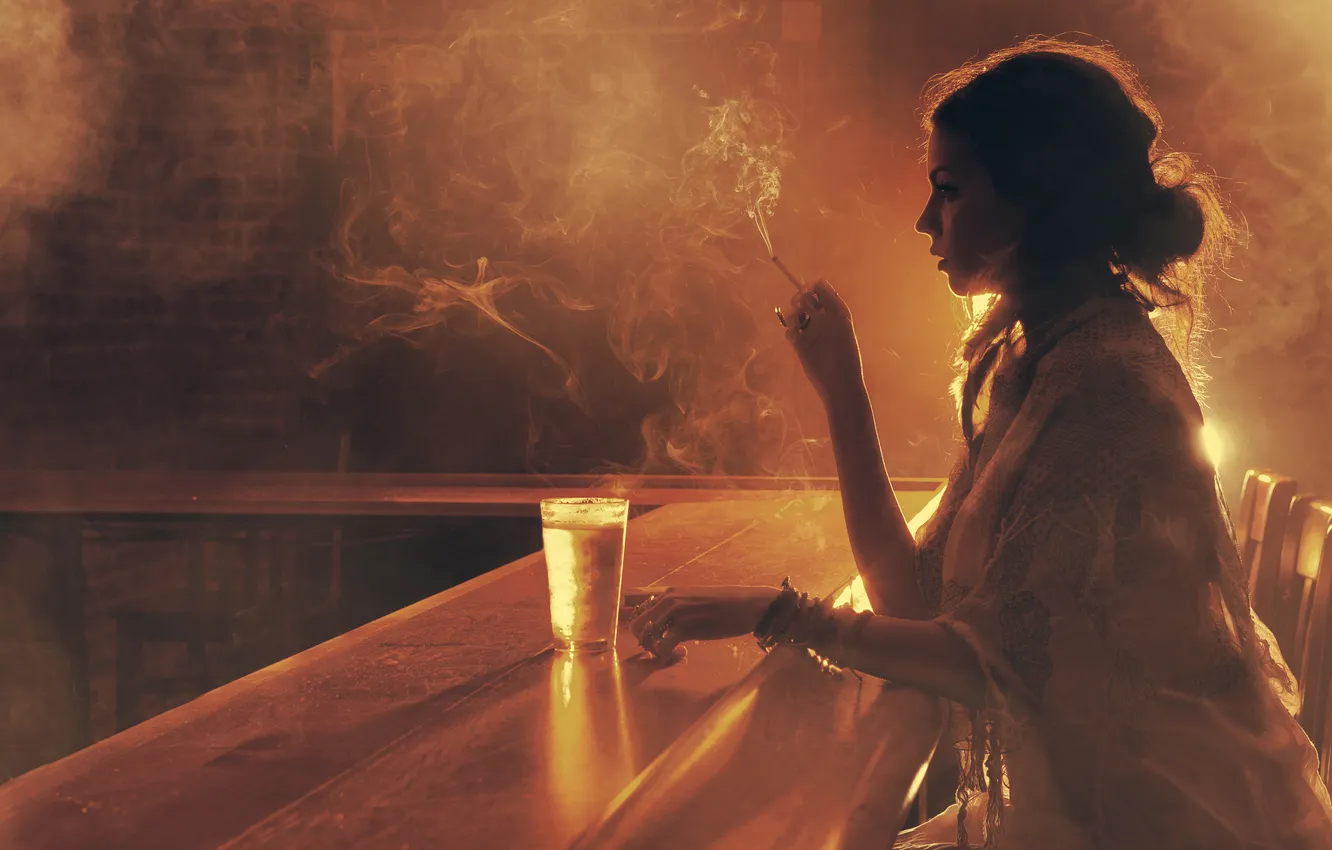 Photo wallpaper girl, light, glass, smoke, bar, cigarette