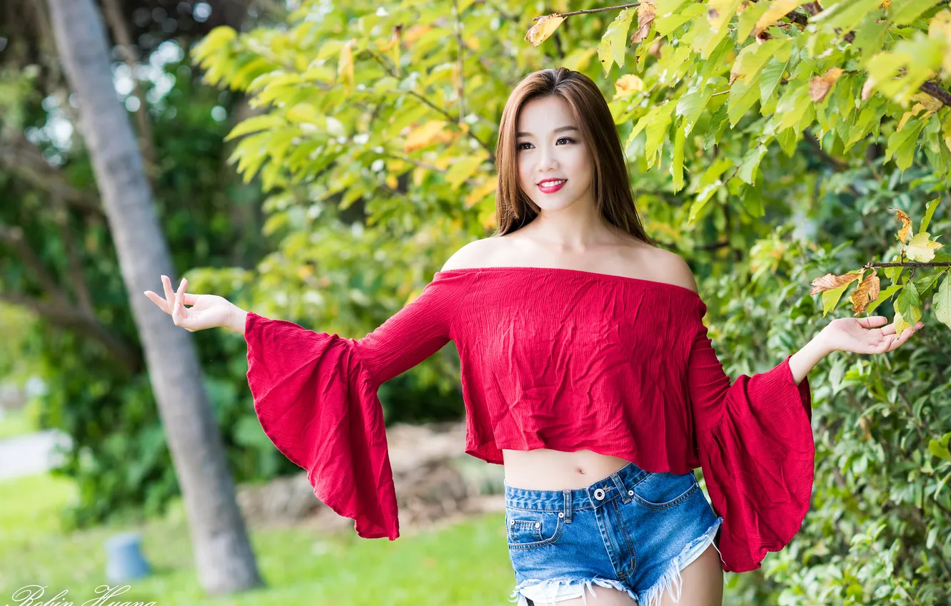 Photo wallpaper trees, sexy, pose, Park, model, shorts, portrait, hands