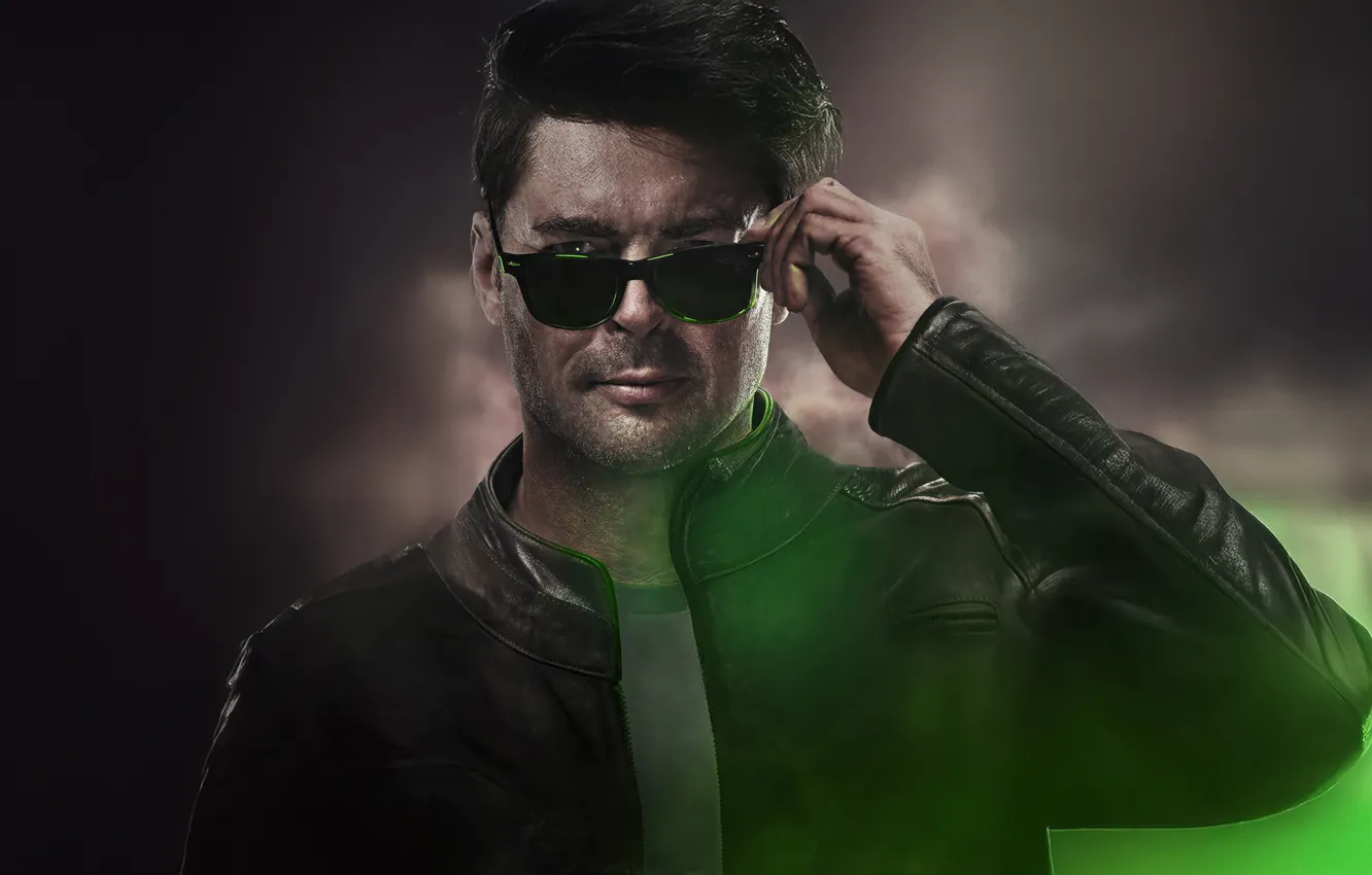 Photo wallpaper pose, glasses, jacket, Karl Urban, Karl Urban, Johnny Cage, 2025, Mortal Kombat II