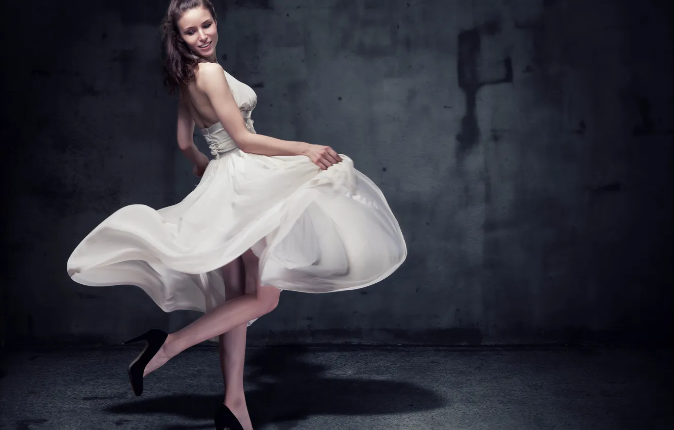 Photo wallpaper look, girl, room, dance, shadow, dress, shoes, twilight