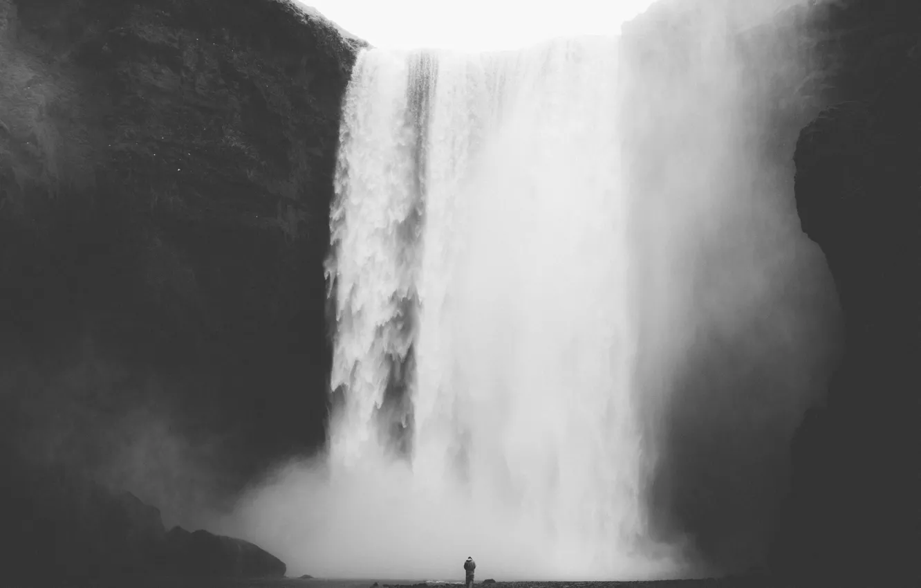 Photo wallpaper nature, water, man, waterfall, black and white, stream, b/w