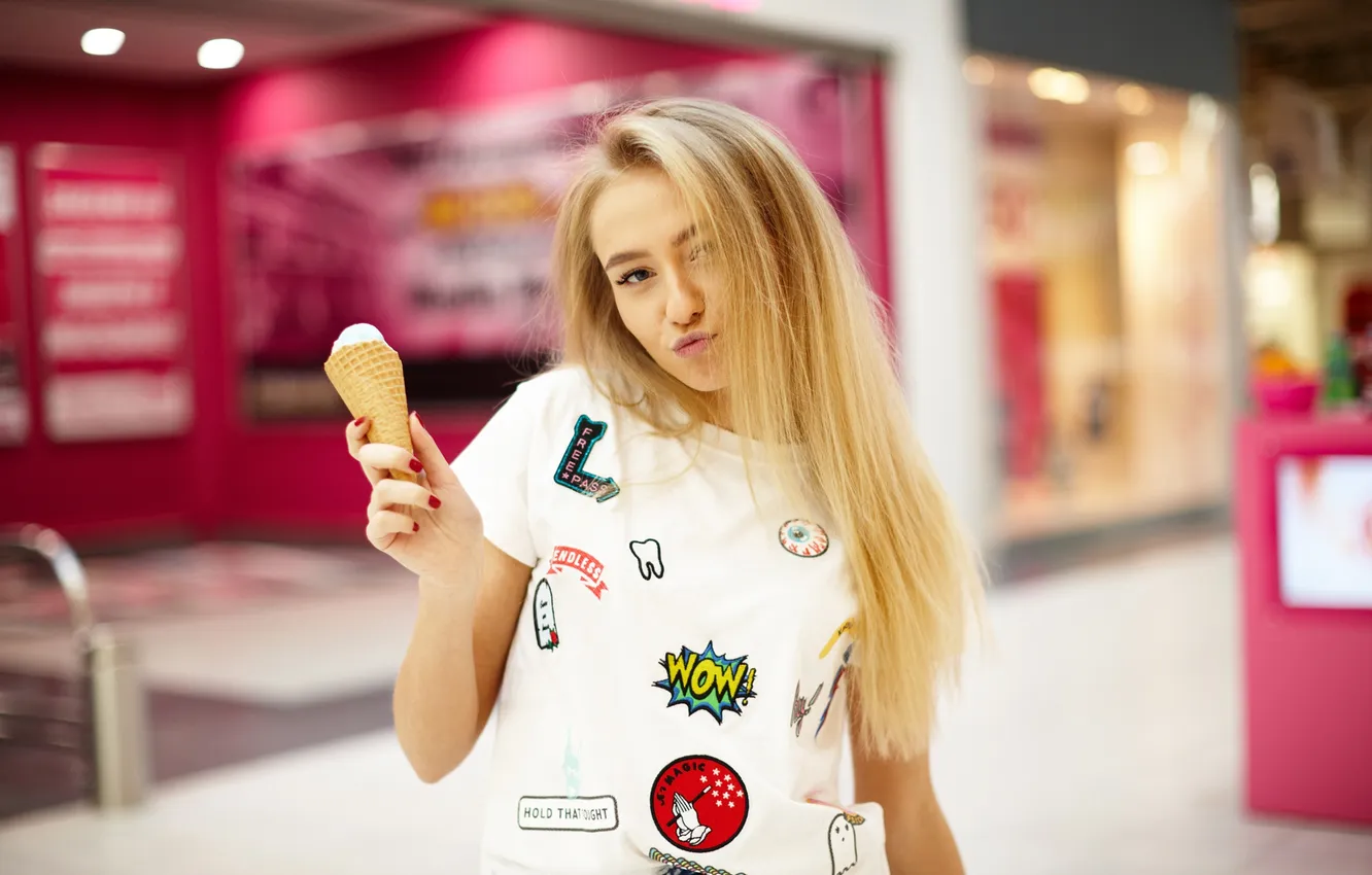 Photo wallpaper girl, face, background, hair, lips, ice cream, Masha