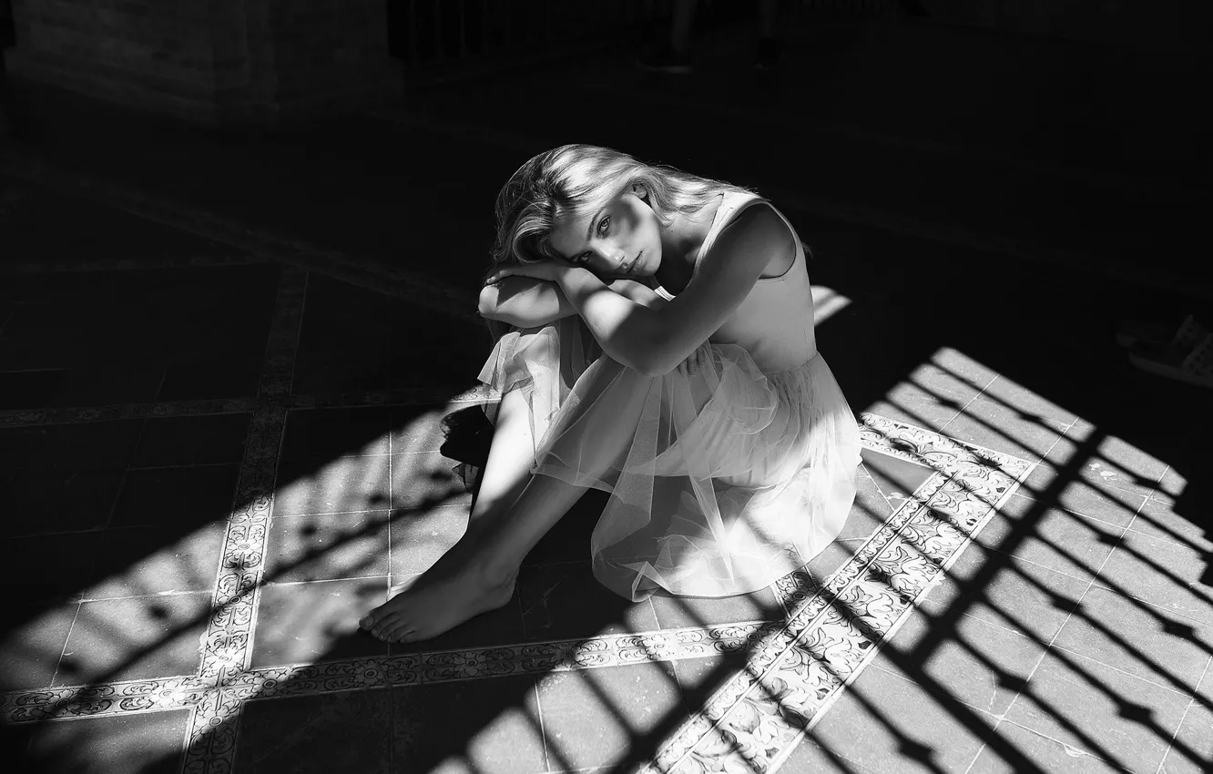 Photo wallpaper girl, light, pose, shadow, dress, black and white, Tania Cerviаn