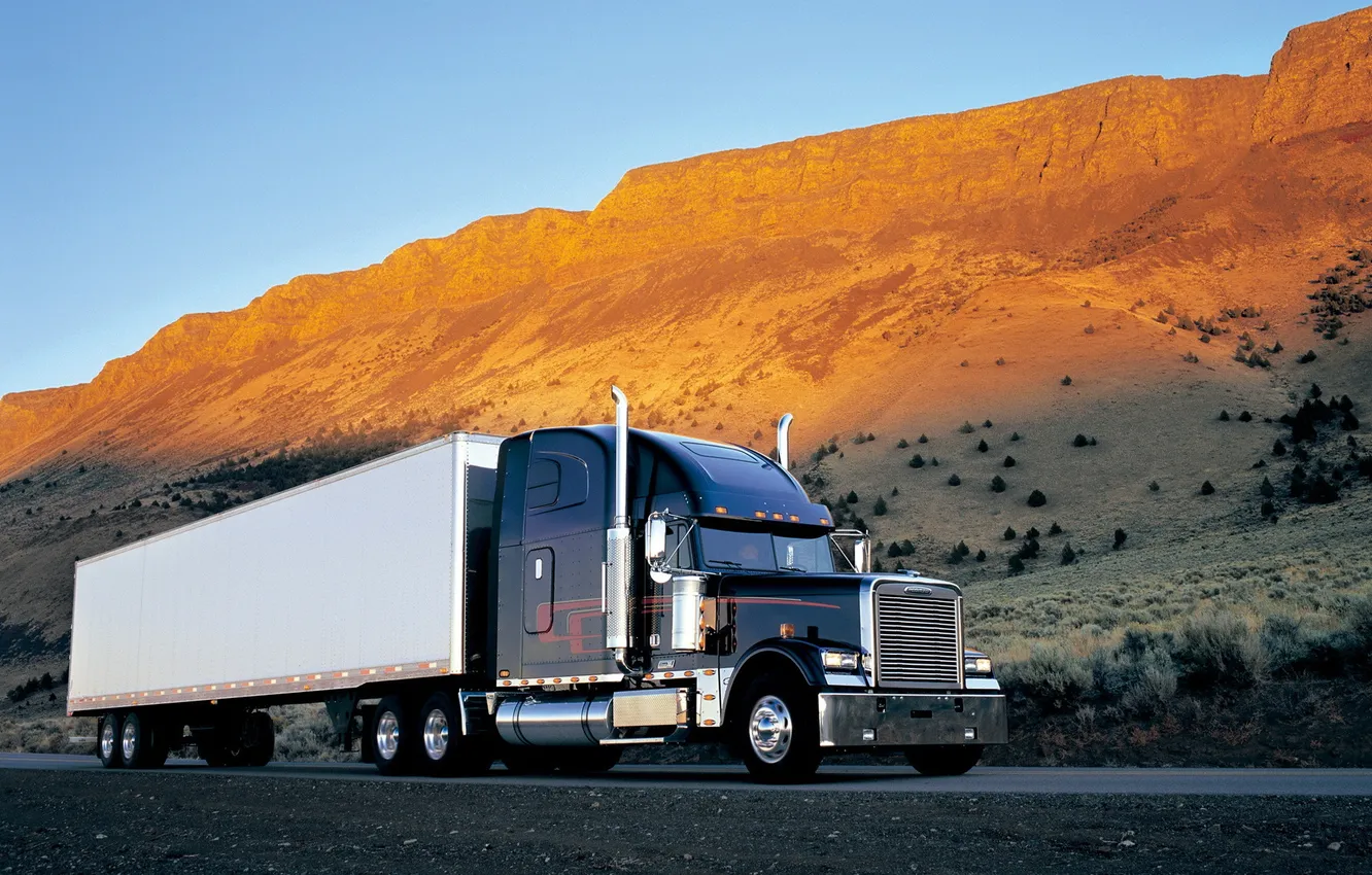 Photo wallpaper truck, cars, freightliner, trucks