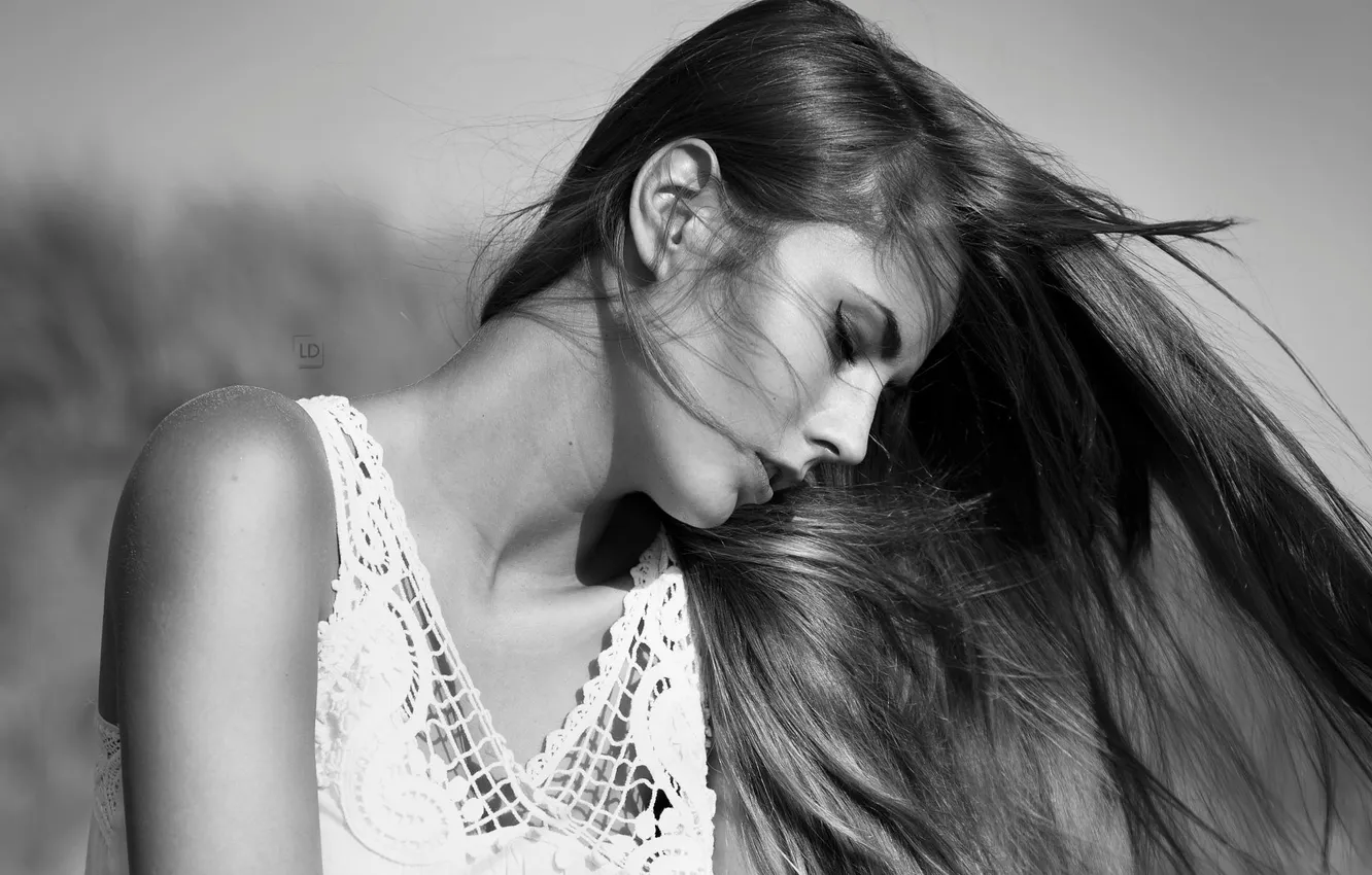Photo wallpaper girl, the wind, hair, b/W, photographer, March, Lukasz Derengowski