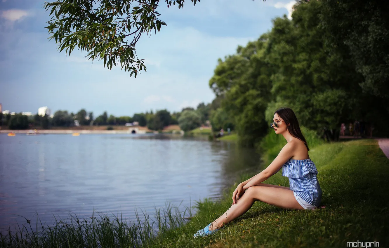Photo wallpaper trees, branches, sexy, pose, pond, Park, model, shorts
