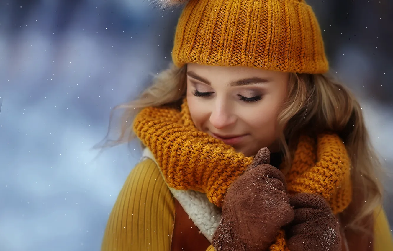 Photo wallpaper girl, snow, face, hat, scarf, gloves, bokeh, Lyubov Pyatovskaya
