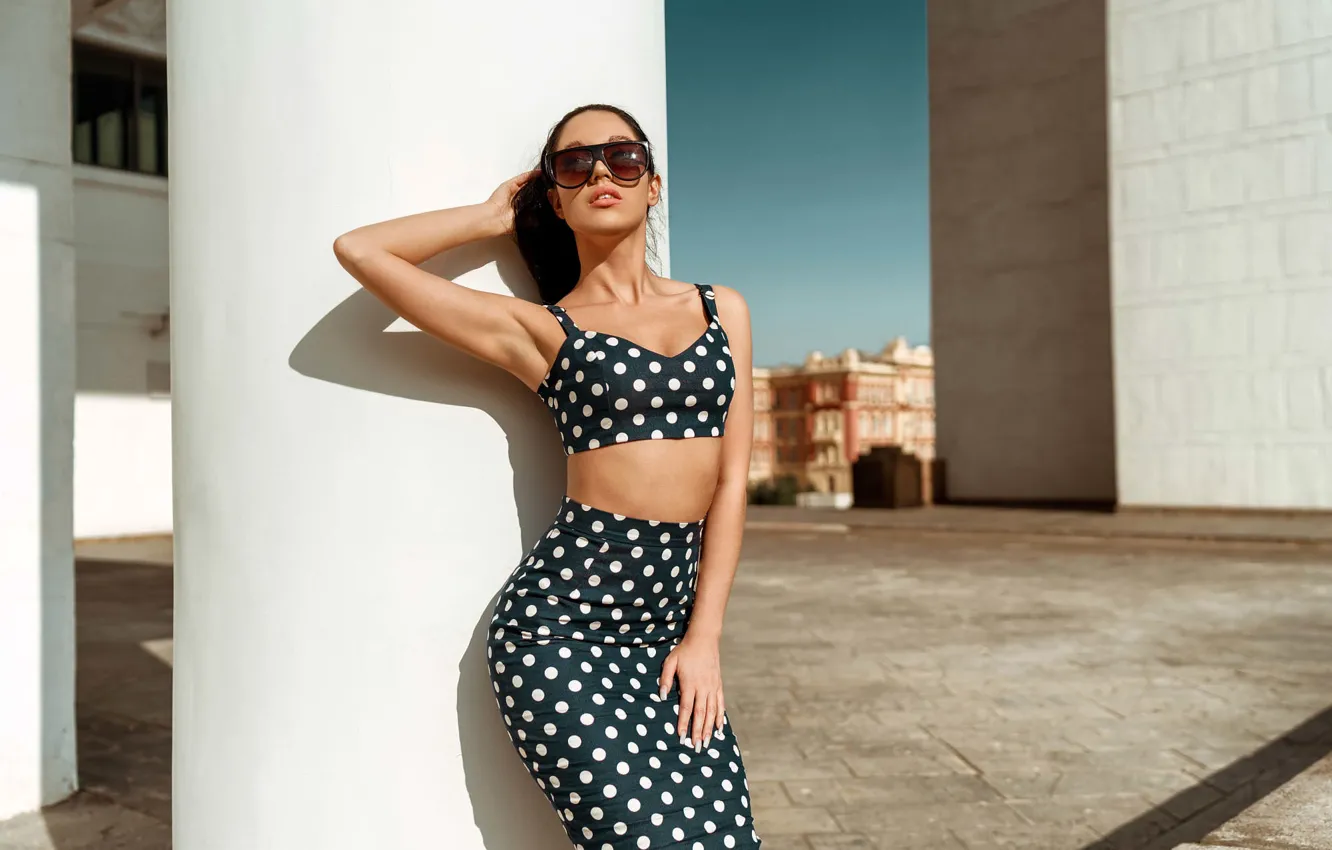 Photo wallpaper the sun, model, building, skirt, portrait, makeup, figure, brunette