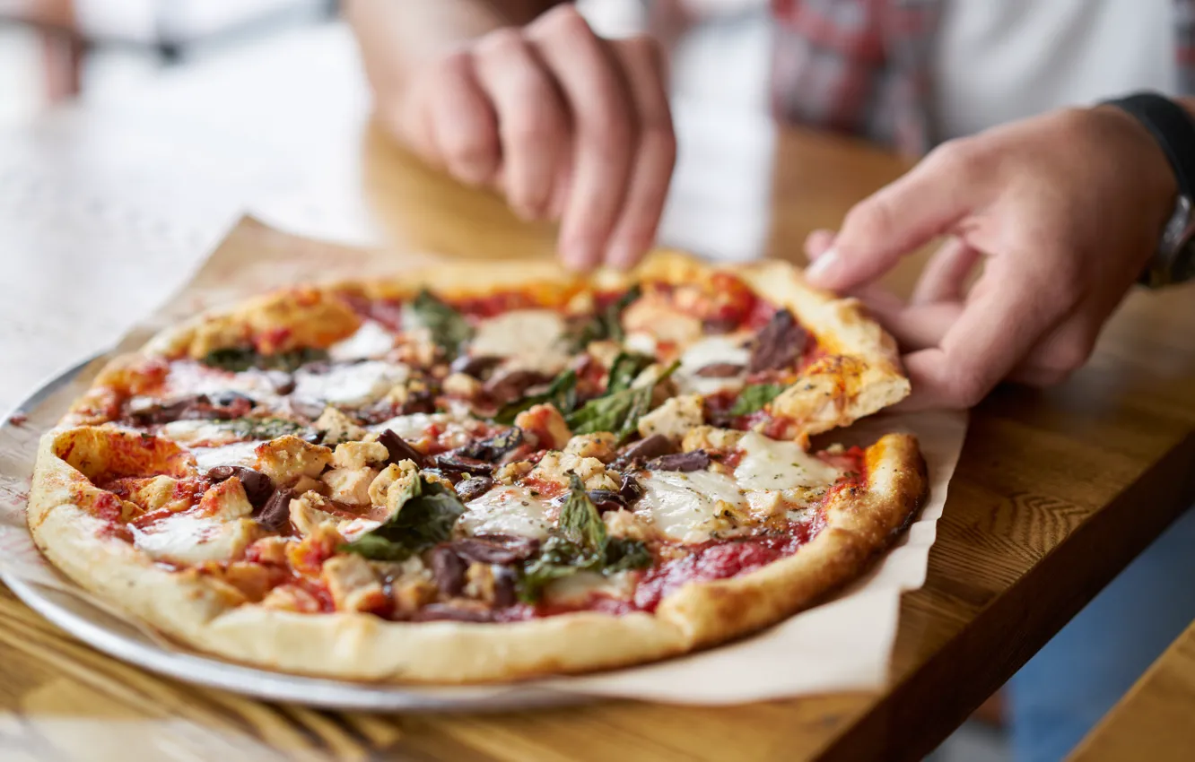 Photo wallpaper pizza, men, hand