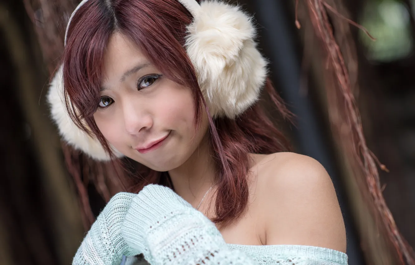 Photo wallpaper girl, face, background, lips, grimace