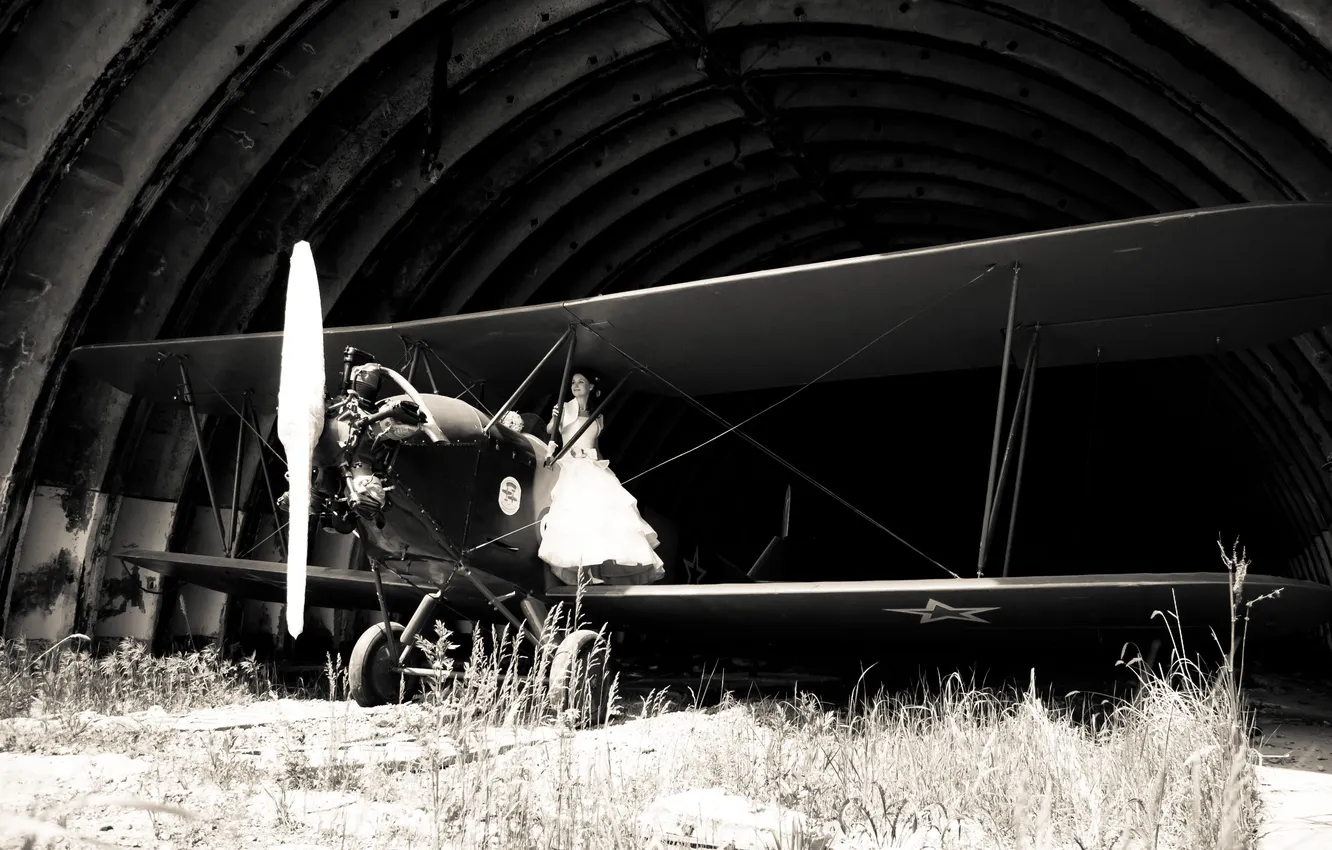 Photo wallpaper girl, brunette, hangar, black and white, the plane, the bride