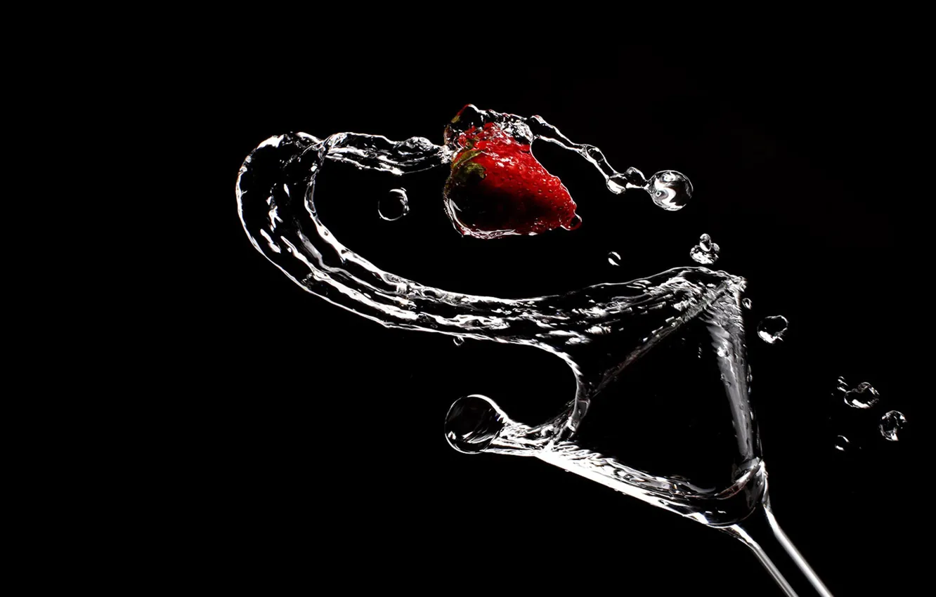 Photo wallpaper water, glass, Black, strawberry
