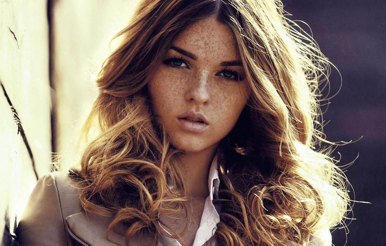 Photo wallpaper look, portrait, freckles