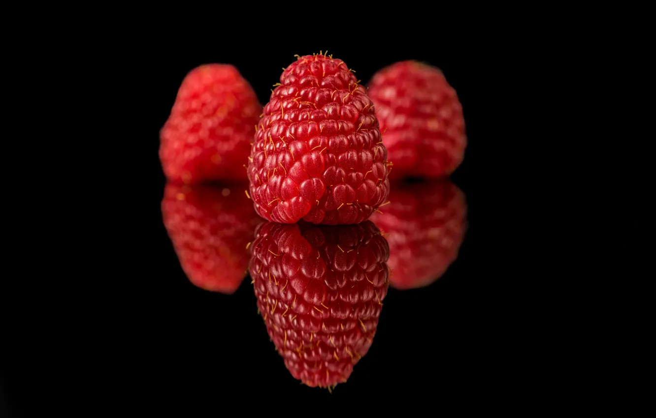 Photo wallpaper reflection, raspberry, berry