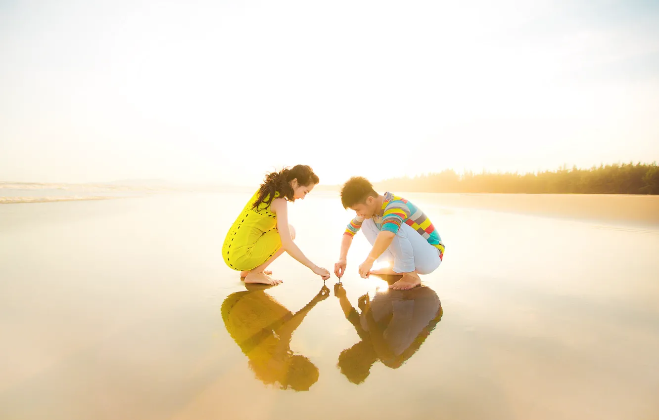 Photo wallpaper wave, beach, the sun, reflection, mirror, pair, the bride, the groom