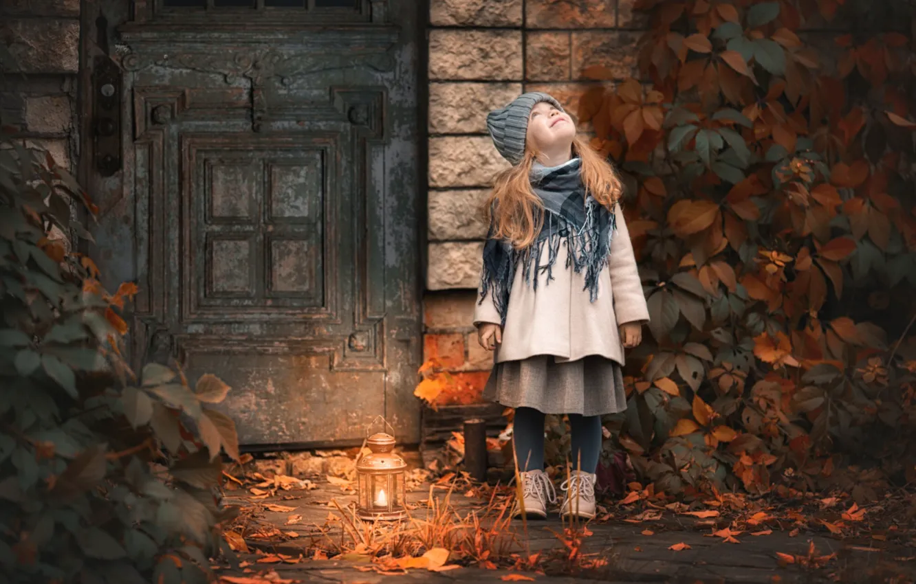 Photo wallpaper autumn, door, girl, lantern