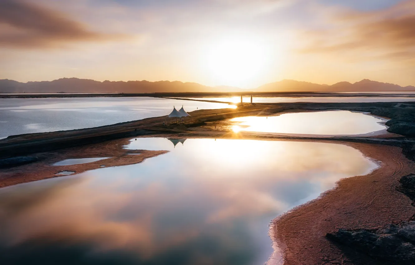 Photo wallpaper beach, light, umbrella, pond