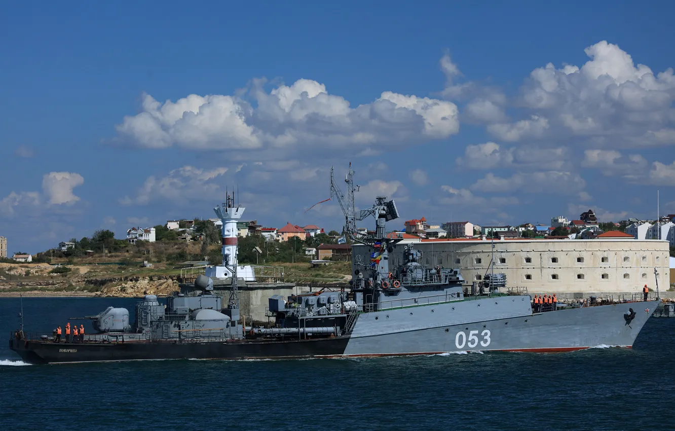 Photo wallpaper Navy, small anti-submarine ship, project 1124m, Sevastopol, Povorino, albatrosses