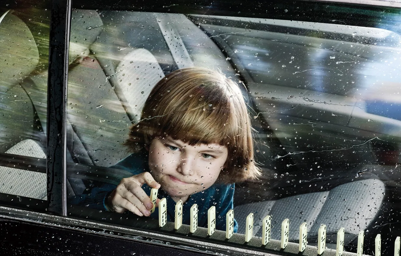 Photo wallpaper machine, glass, children, rain, window, Domino, focus