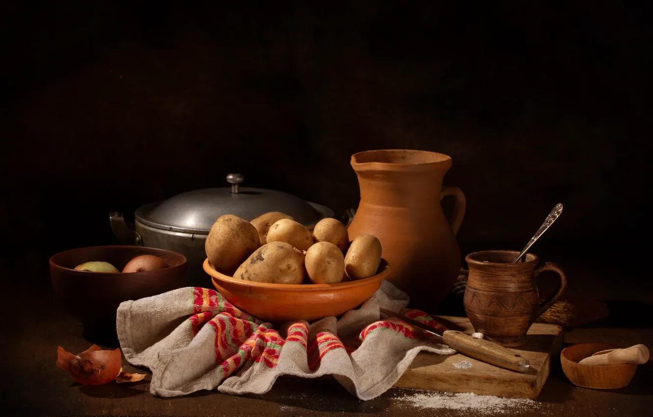 Photo wallpaper towel, bow, spoon, knife, mug, pan, bowl, black background