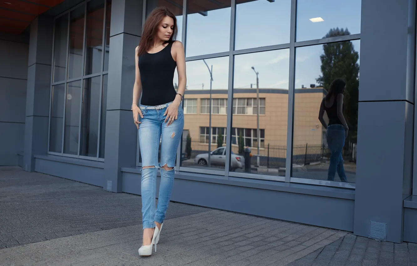 Photo wallpaper glass, pose, reflection, model, building, portrait, jeans, makeup