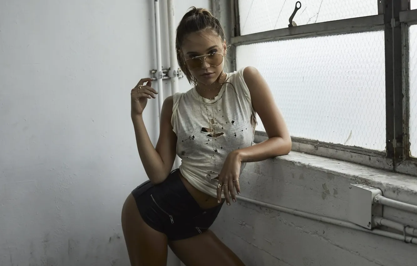 Photo wallpaper girl, shorts, Mike, glasses, Alexis Ren