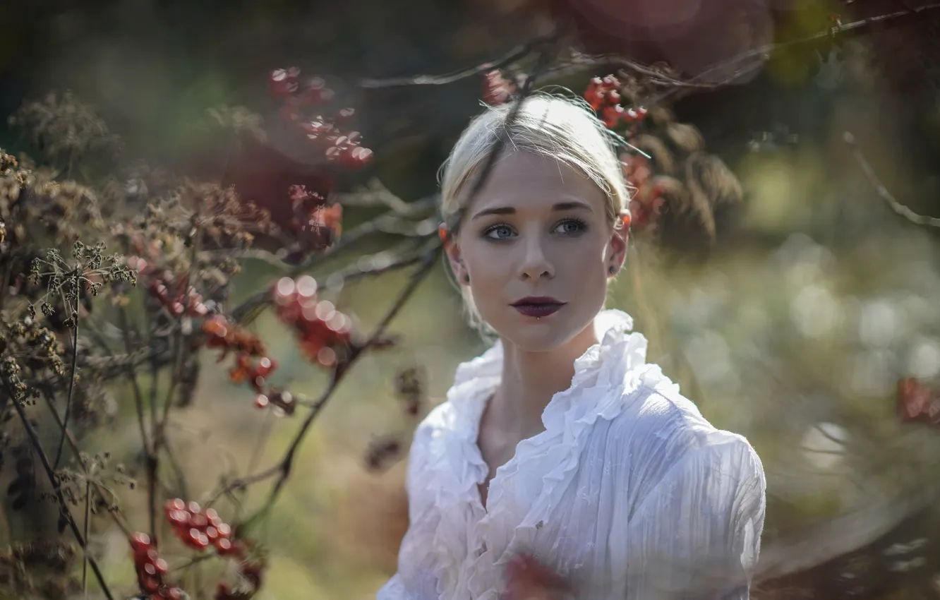 Photo wallpaper look, leaves, girl, branches, nature, face, woman, portrait