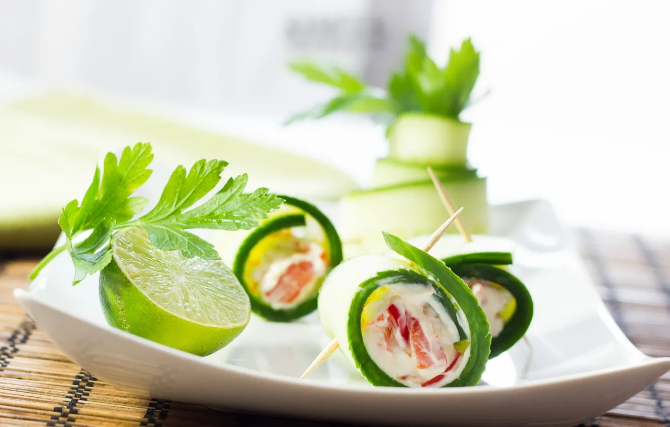 Photo wallpaper plate, lime, parsley, filling, roll, appetizer