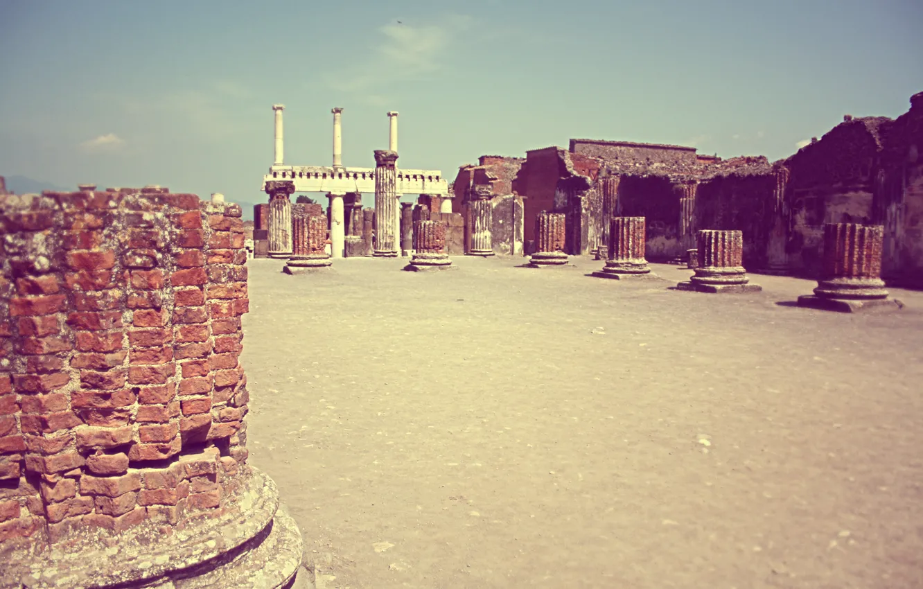 Photo wallpaper the sky, brick, column, Italy, Pompeii, pompei