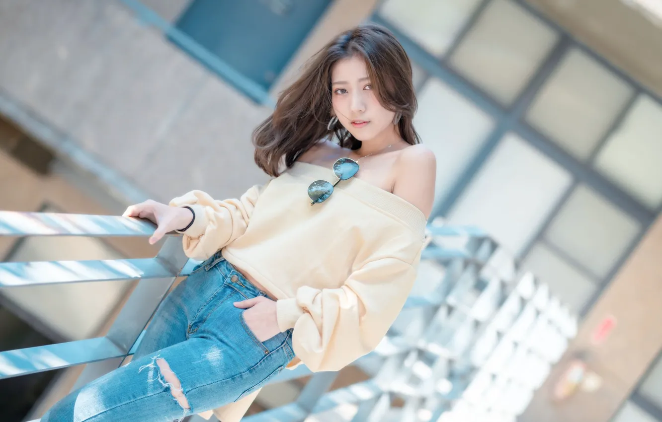 Photo wallpaper girl, brown hair, brown eyes, photo, photographer, model, lips, jeans