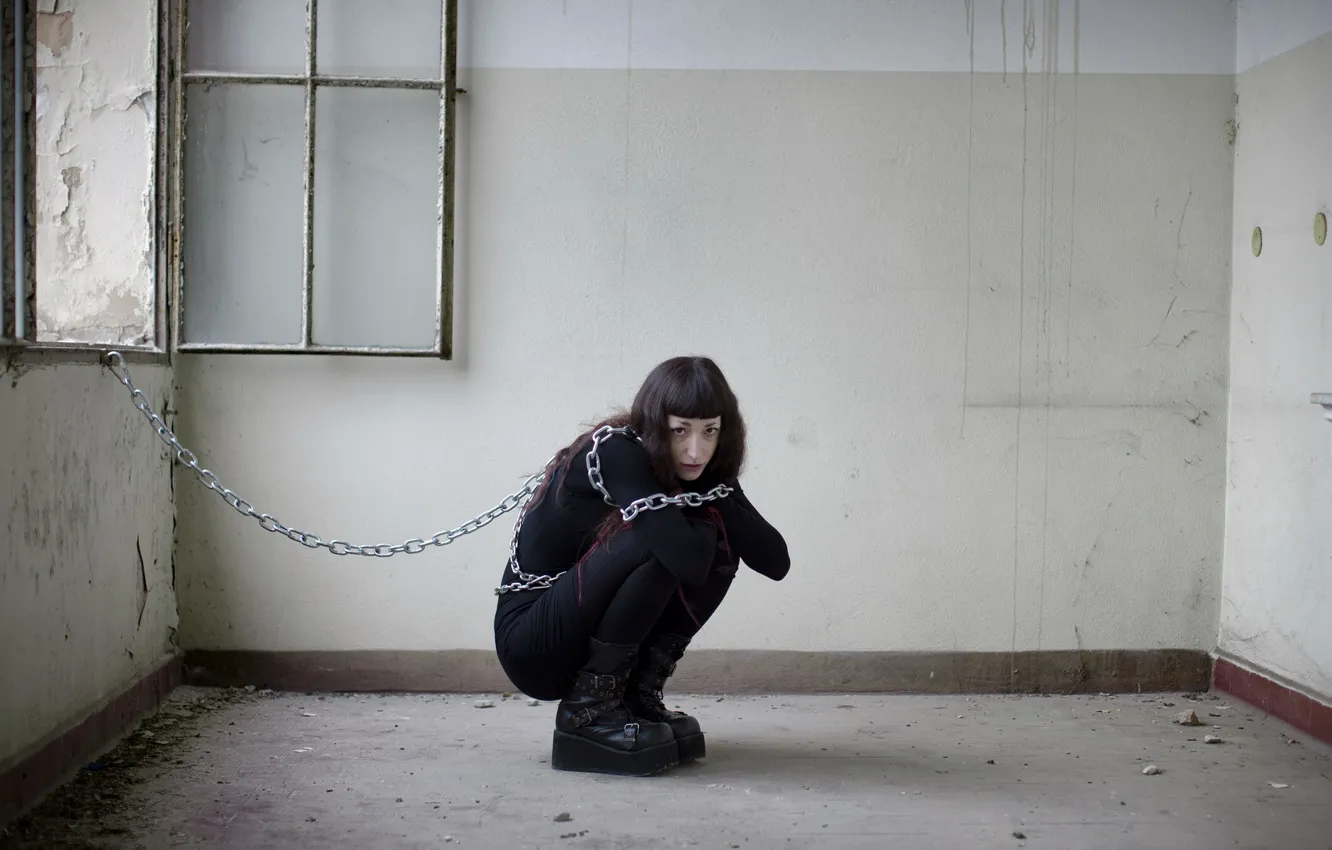 Photo wallpaper girl, the situation, chain