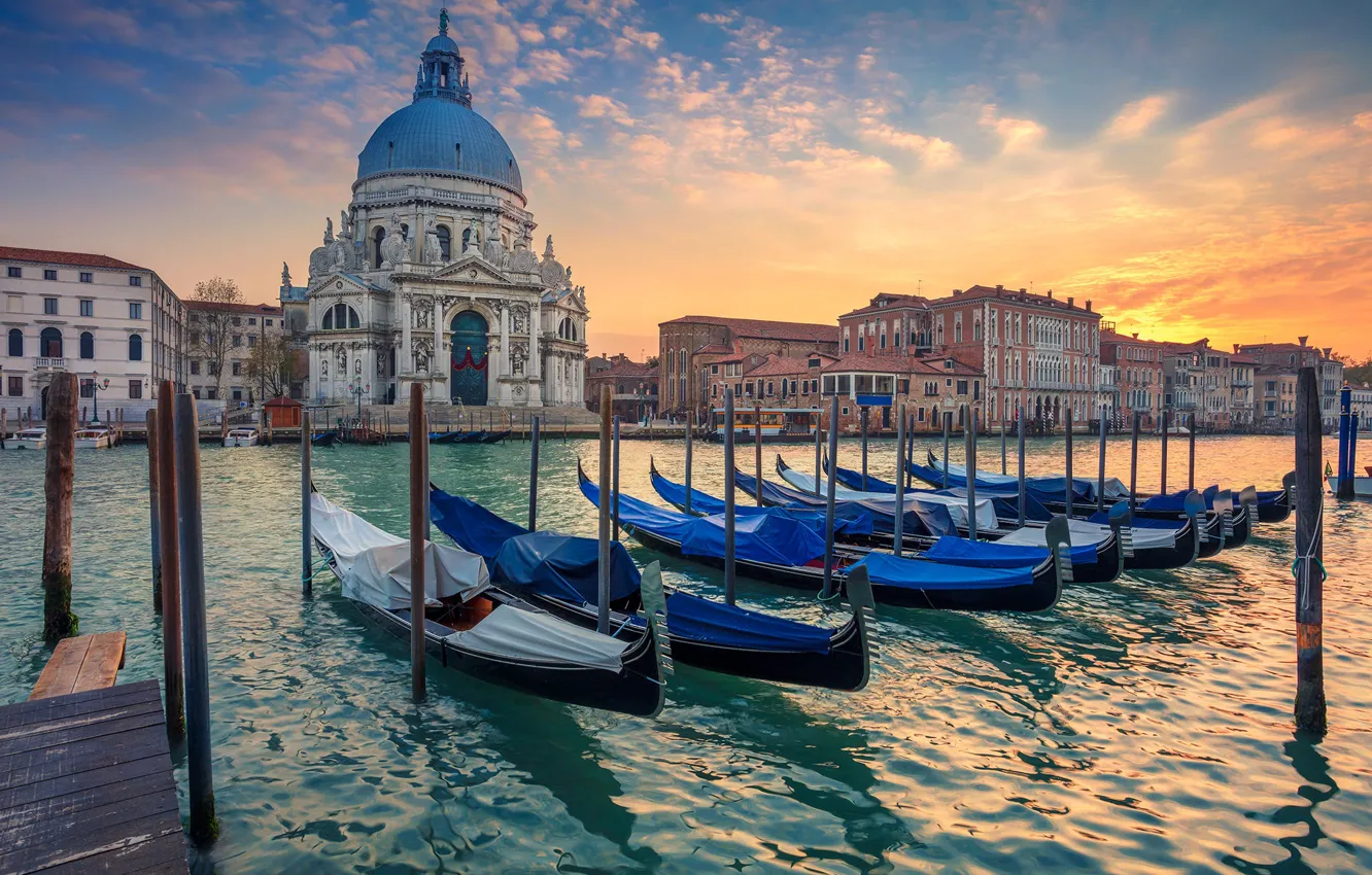 Photo wallpaper boats, Italy, Venice, Cathedral, gondola, Santa Maria della Salute, The Grand Canal