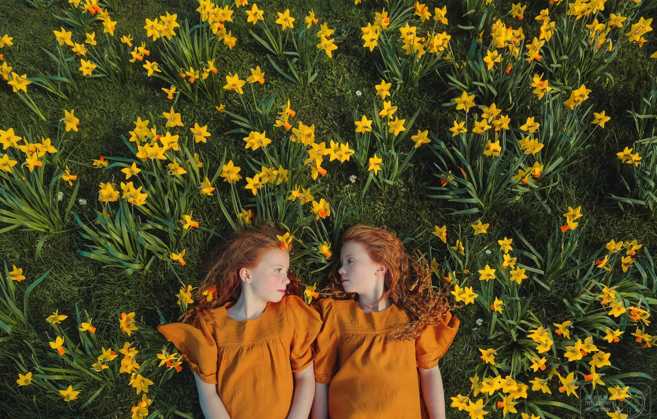 Photo wallpaper girl, freckles, red hair, daffodils, Darya Bilyk