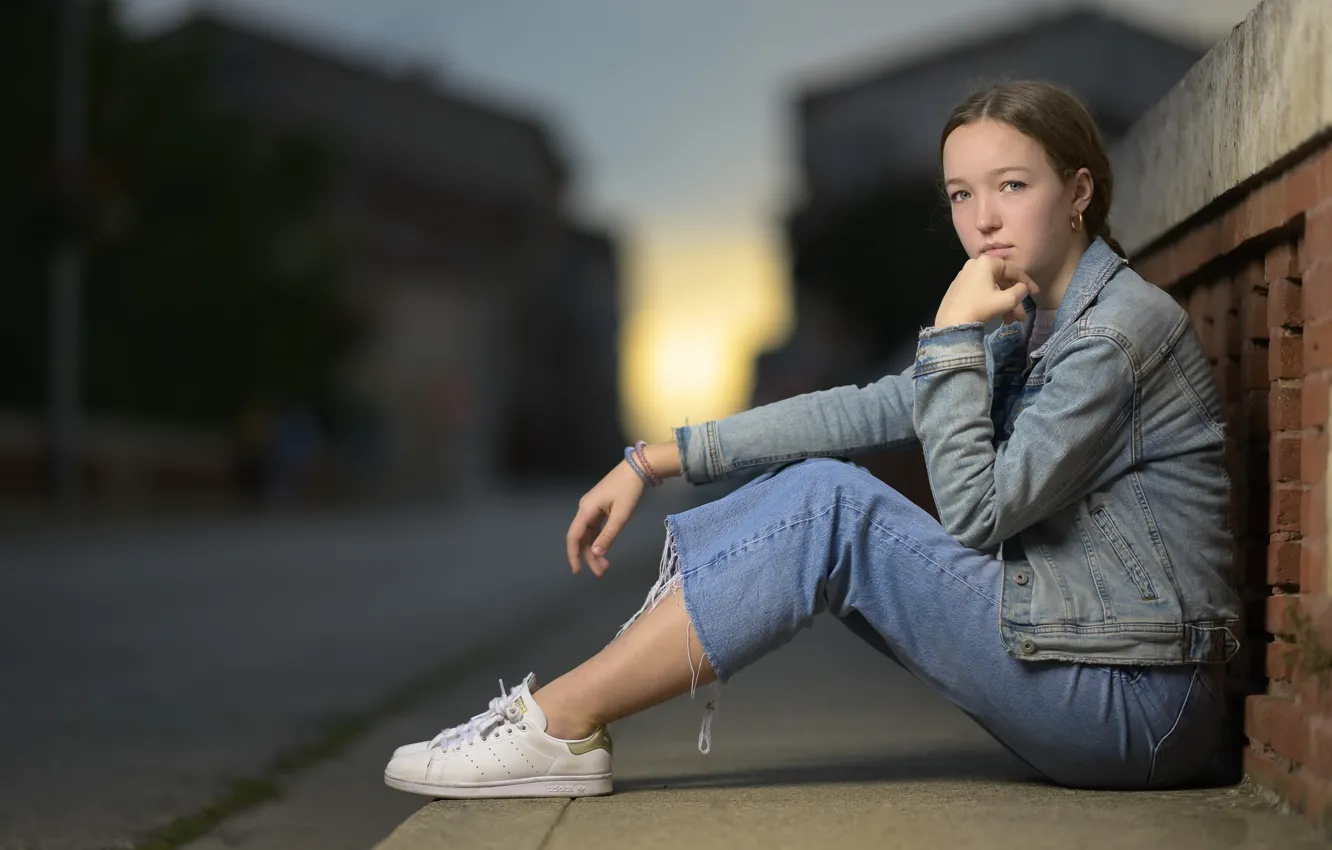 Photo wallpaper girl, pose, Sarah