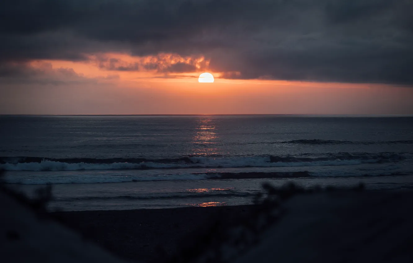 Photo wallpaper waves, sunshine, beach, ocean, water, clouds, sand, Sun Goes Down