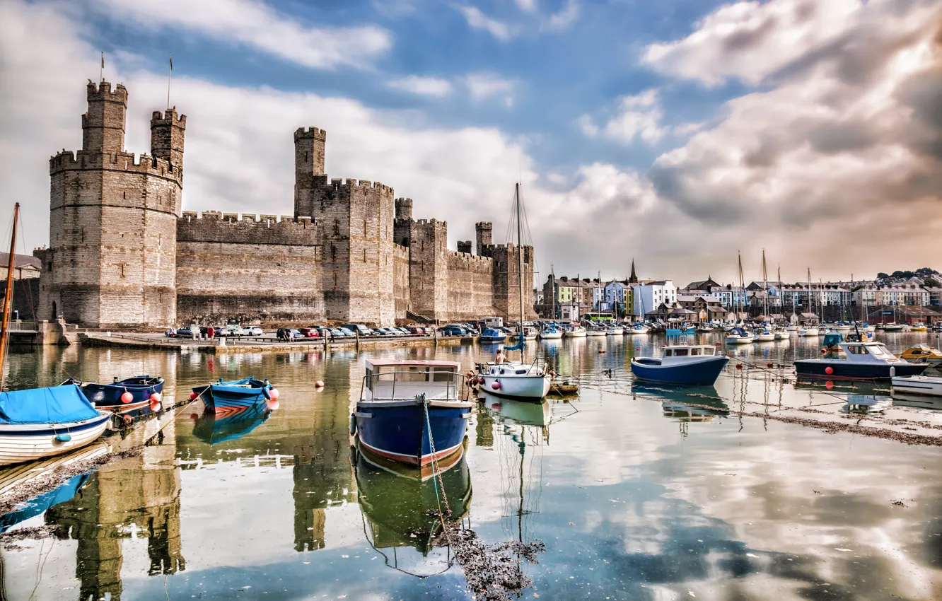 Photo wallpaper the city, boat, Marina, UK, fortress, promenade, Caernarfon Castle in Wales