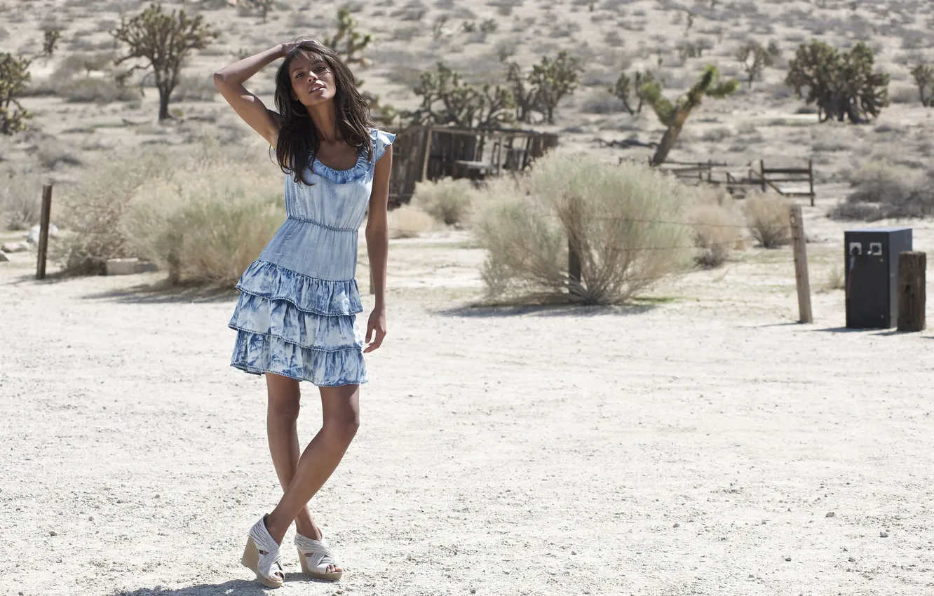 Photo wallpaper Wallpaper, desert, model, figure, dress, speakers, wallpaper, beauty