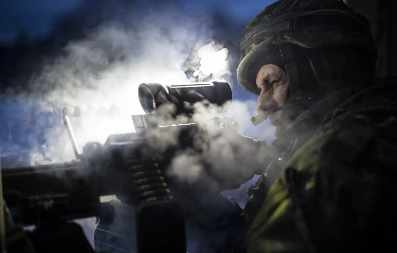 Photo wallpaper soldiers, shooting, light machine gun