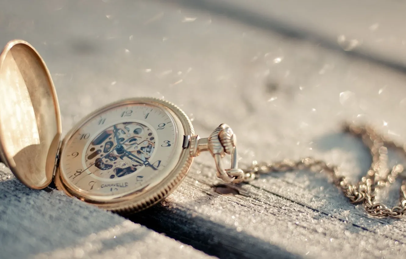 Photo wallpaper macro, arrows, watch, chain