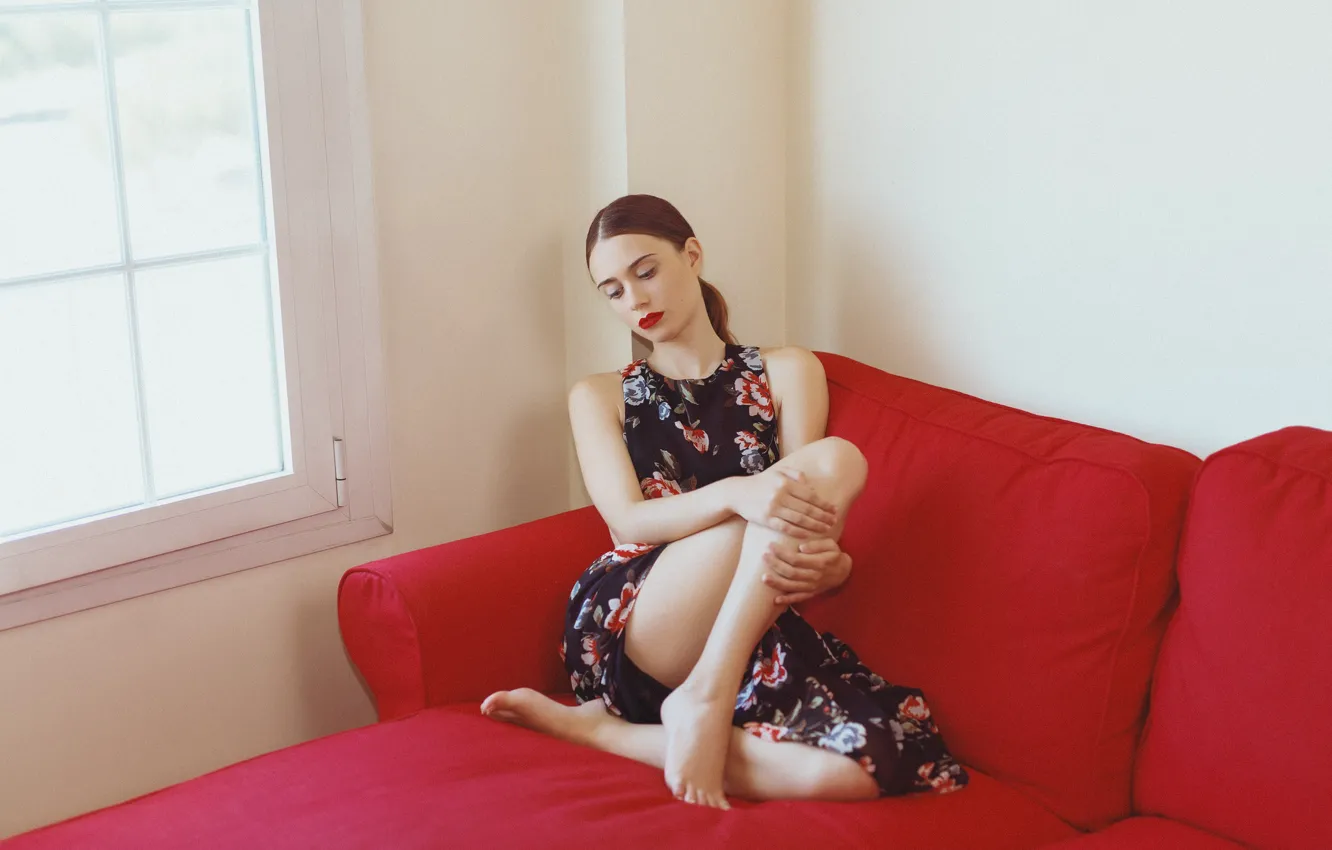 Photo wallpaper face, sofa, hair, dress