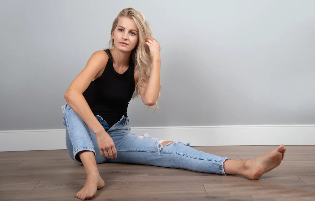 Photo wallpaper girl, pose, Britania Laflamme