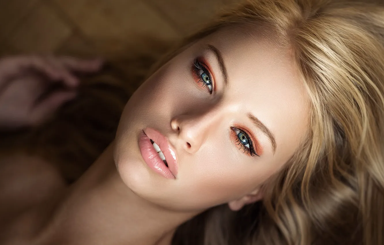 Photo wallpaper makeup, sponge, teeth, curls, Markus Hertzsch