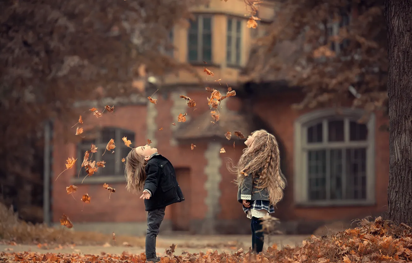 Photo wallpaper girls, autumn, leaves, cold