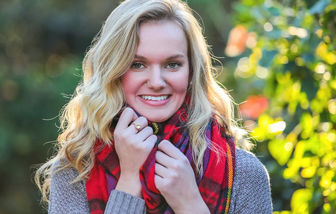 Photo wallpaper girl, face, smile, background, hair, scarf